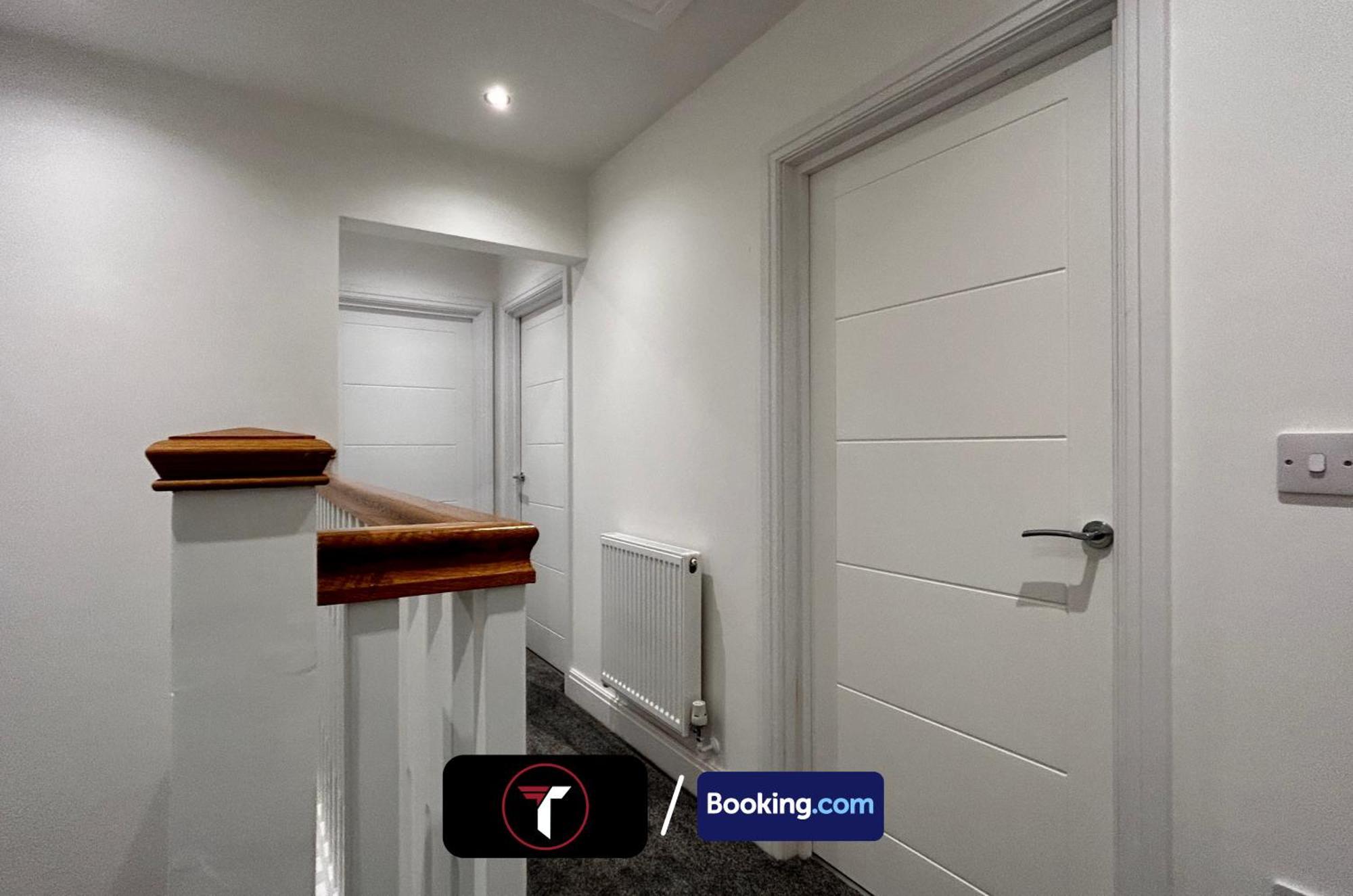 Spacious 4 Bedroom By Tara Stays Short Lets & Serviced Accommodation Aldershot With Free Wifi & Garden ภายนอก รูปภาพ